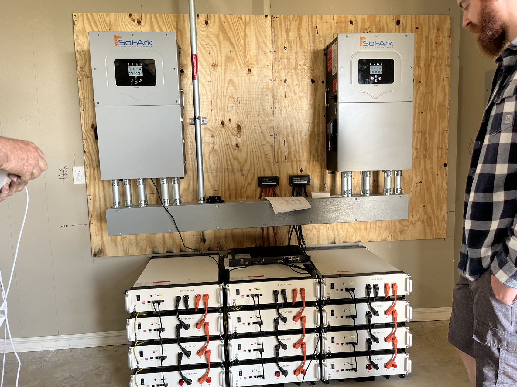 Typical UL9540 certified ESS system composed of Sol-Ark inverters and Pytes batteries. You have to admit that symmetry does have its elegance, especially in unlikely places such as a home #energystorage system with multiple #inverters and #batteries.